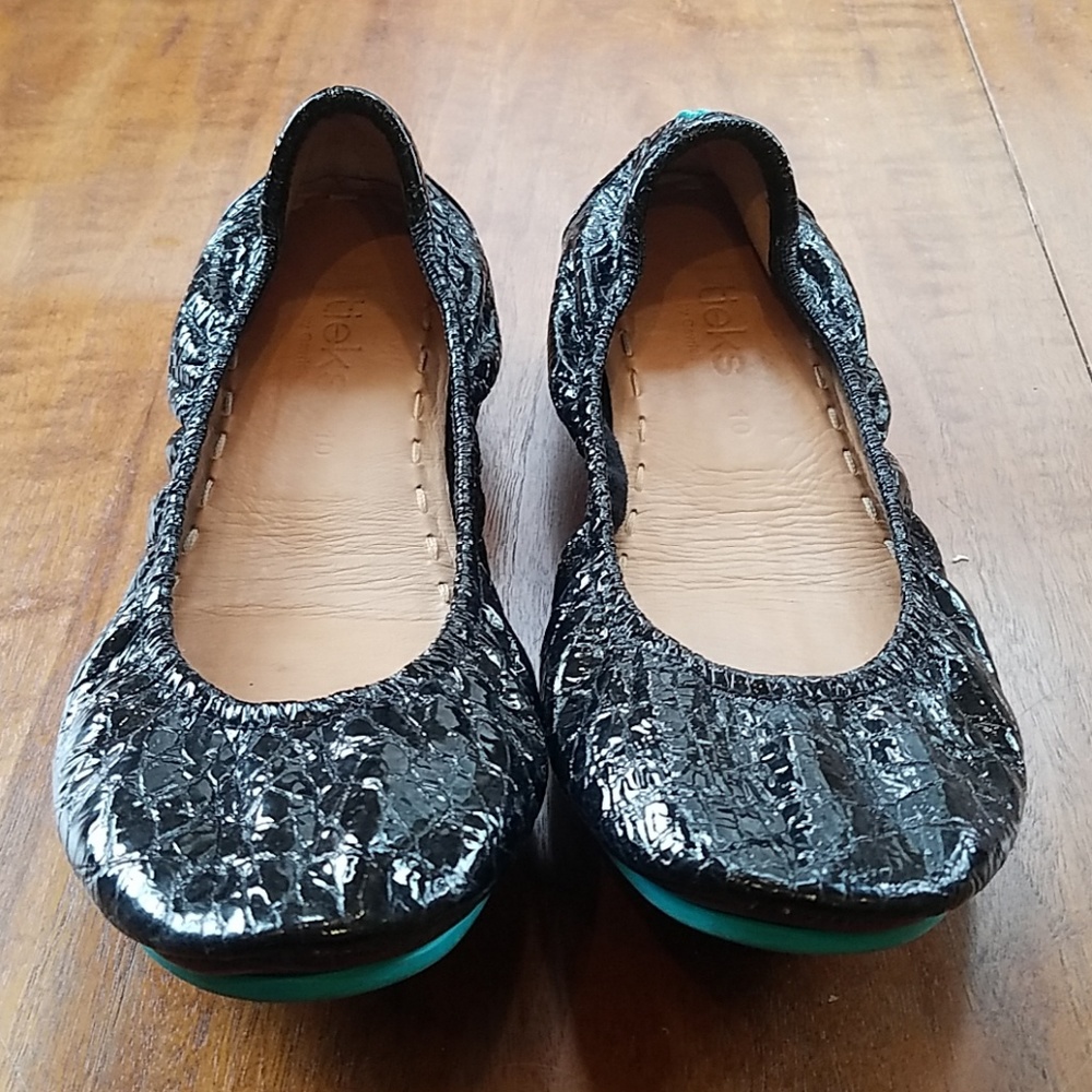 Obsidian black patent leather Tieks size 10